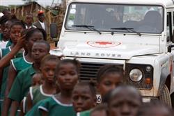Land Rover dlouhodobě pomáhá Červenému kříži s obnovou