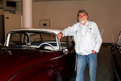 Automobilový závodník Otta Buchberger slaví 77 a ještě  staví auta i plánuje