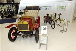 Šest vozů demonstruje 110letou tradici firmy Škody na RÉTROMOBILE 2011