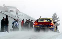 Změna na čele  IQ Janner-Rallye. Václav Pech už je s náskokem v čele !! Haneder skončil v závěji.