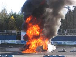 Na Rally Sliperry v Sosnové u České Lípy shořela Sierra. Exkluzivní FOTO i video z požáru zde !!!