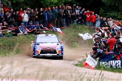 Premiérové Polsko 2009: Loeb po karambolu mocně útočil a dojel sedmý, Sordo pak stříbrný
