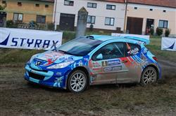 Ze zaslouženého vítězství se ve Vyškově radoval Roman Odložilík S PeugeotEM 207 S2000