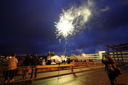 O stylovou tečku za pátečním předkrmem se postará večerní ohňostroj v Komořanech !!