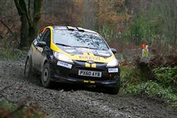Jan Černý s Pavlem Kohoutem dokončili první etapu náročné Britské Rallye.