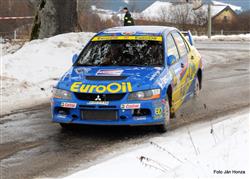 Václav Pech na sněhové Jänner rallye opět po letech  ukázal kotrmelec