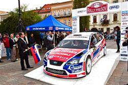 Grzegorz Grzyb s vozem Ford Focus WRC08 skonil v Preov pedasn s ulomenm kolem