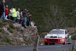 Jan Kopecký po úvodním testu daleké Portugalské rallye 2007 vzadu