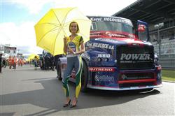 Na Nürburgring ! Mechanici¨již se činí v místě konání čtvrtého letošního  závodu trucků