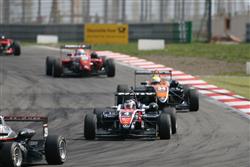 F3: Až dvanácté místo z nedělního Nürburgringu pro Erika Janiše