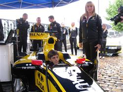 Formule 1 rozburácela nábřeží Vltavy a o víkendu zaburácí i v Brně !!