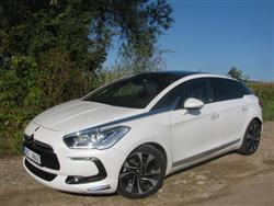 Test Citroenu prémiové třídy DS s dosud nejvyšším označením 5 (DS5) s dieselovým HDI a automatem