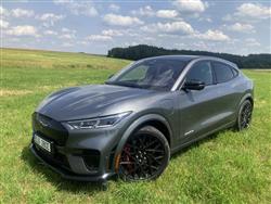 Test elektrickho Fordu Mustang Mach-E GT