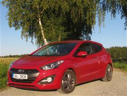 Hyundai i30 s třídveřovou karosérii s benzínovým motorem 1,6 GDI