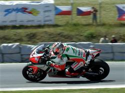 SBK : Biaggi bojuje o jedenáctý triumf, vrací se zraněný Toseland