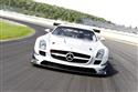 Ptice ''naich'' jezdc okusila zbrusu nov zvodn automobil MB SLS AMG GT3.