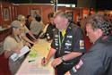 Macík a Pabiška na přejímkách - Dakar 2009, foto týmu