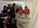 MotoGP 2011 v Brně - atmosféra ve VIP stanu na Stadionu objektivem J. Pazderníka