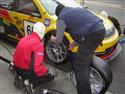 Žlutá Fabie týmu Pfeifermotorsport bronzová v tříhodinovce, ale v neděli nevyjede
