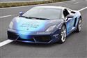 Martina Sáblíková na kole proti Lamborghini, foto týmu