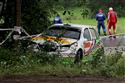 Horácká rallye 2009 - havárie Pantálka a Minaříka objektivem Míry Knedly jun.