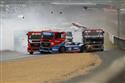 Truckerské finále v Le Mans: Když se mistři volantů srazí s blbcem...