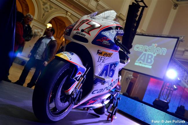 Karel Abraham v Malajsii letos poprvé na nové litrové Ducati Desmosedici GP12.
