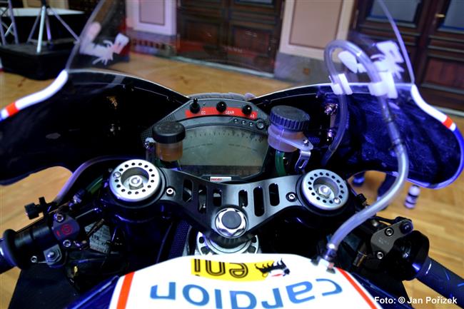 Karel Abraham v Malajsii letos poprvé na nové litrové Ducati Desmosedici GP12.