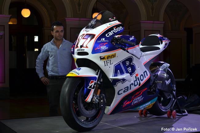 Karel Abraham v Malajsii letos poprvé na nové litrové Ducati Desmosedici GP12.