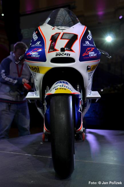 Karel Abraham v Malajsii letos poprvé na nové litrové Ducati Desmosedici GP12.