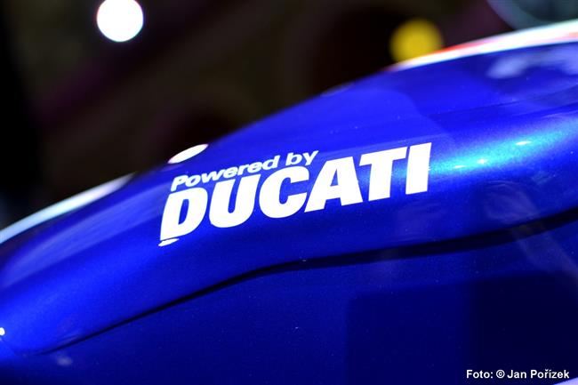 Karel Abraham v Malajsii letos poprvé na nové litrové Ducati Desmosedici GP12.