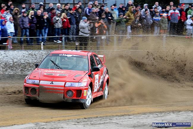Okruhový závodník Filip Sládečka při premiéře na rozbahněné Autoslide nezklamal