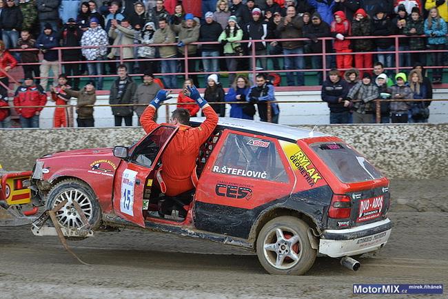 Okruhový závodník Filip Sládečka při premiéře na rozbahněné Autoslide nezklamal