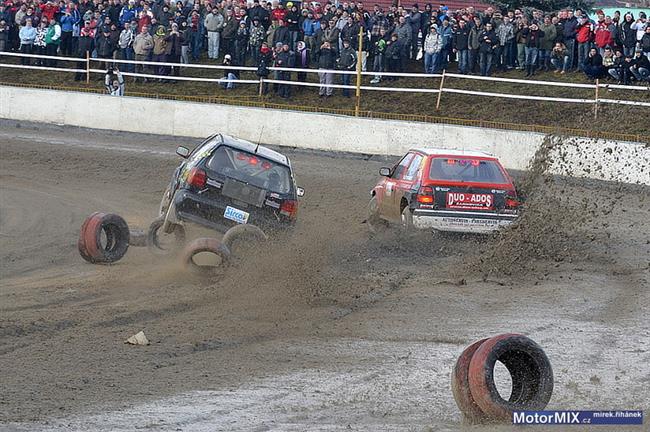Okruhový závodník Filip Sládečka při premiéře na rozbahněné Autoslide nezklamal