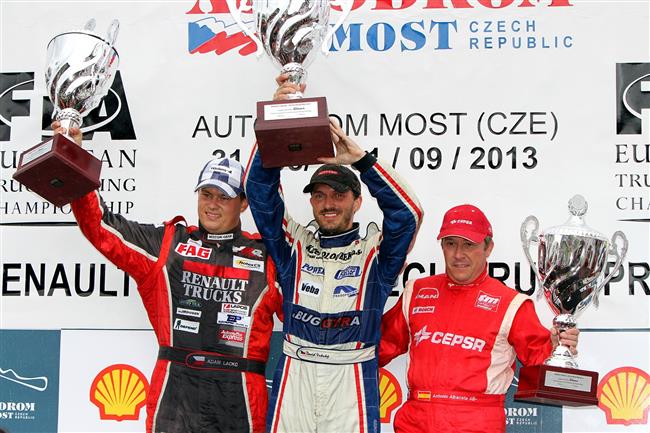 Most rozburácí o víkendu 20 kamionů FIA Truck