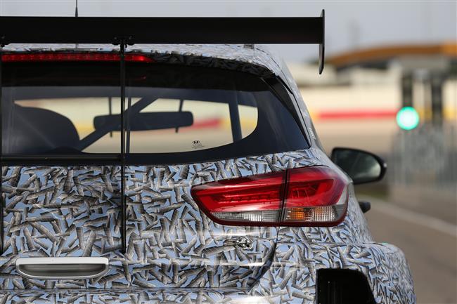 Okruhový speciál Hyundai i30 TCR má za sebou první ostré testy