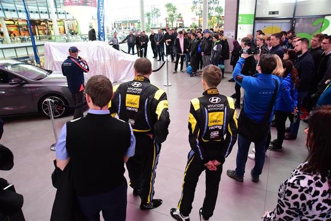 Rally speciál Hyundai i20 R5 byl odhalen v ostravském obchodním centru Forum Nová Karolina