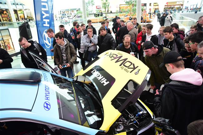 Rally speciál Hyundai i20 R5 byl odhalen v ostravském obchodním centru Forum Nová Karolina