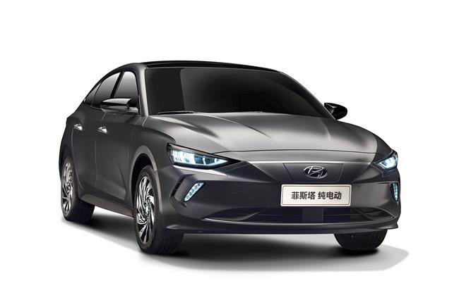 Hyundai představil na autosalonu v Kantonu sedan Lafesta EV
