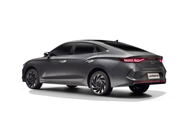 Hyundai představil na autosalonu v Kantonu sedan Lafesta EV