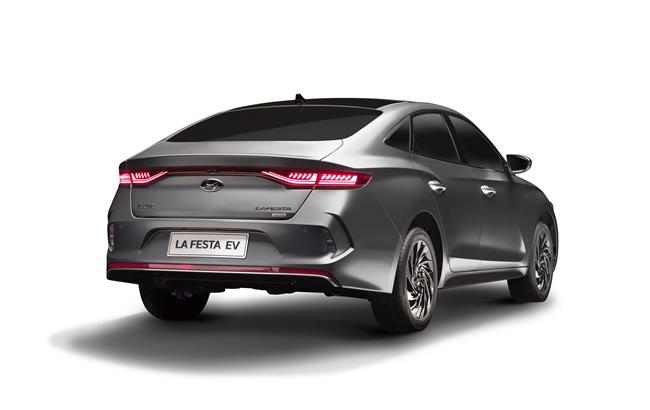 Hyundai pedstavil na autosalonu v Kantonu sedan Lafesta EV