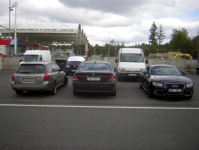 Epilog 2011 - sportovní vozy a další krasavci v depu