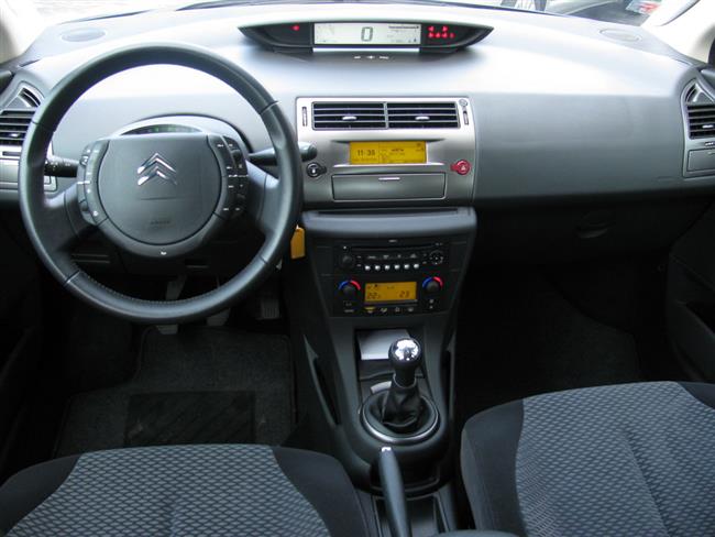 Test  vozu Citroen C4 v pěti dveřovém provedení SX Pack 1,6 VTI