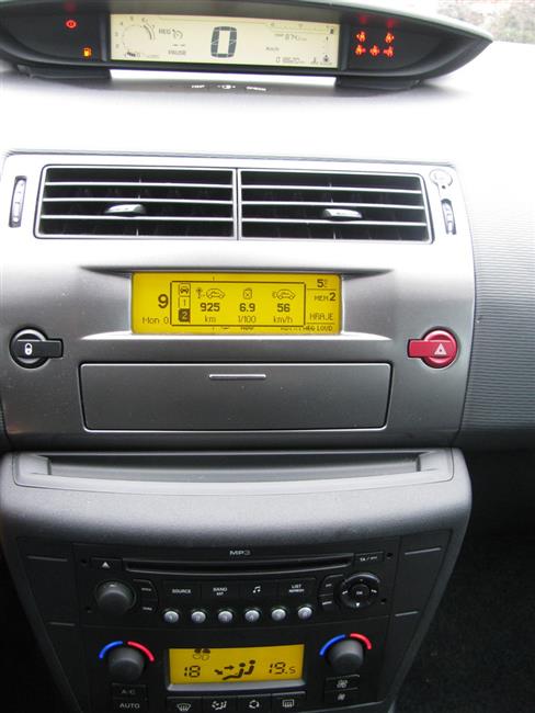 Test  vozu Citroen C4 v pěti dveřovém provedení SX Pack 1,6 VTI