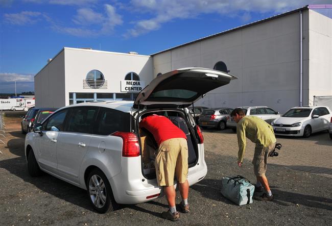 Krátký test luxusního  vozu Peugeot 5008: Obrovský benzínožrout!