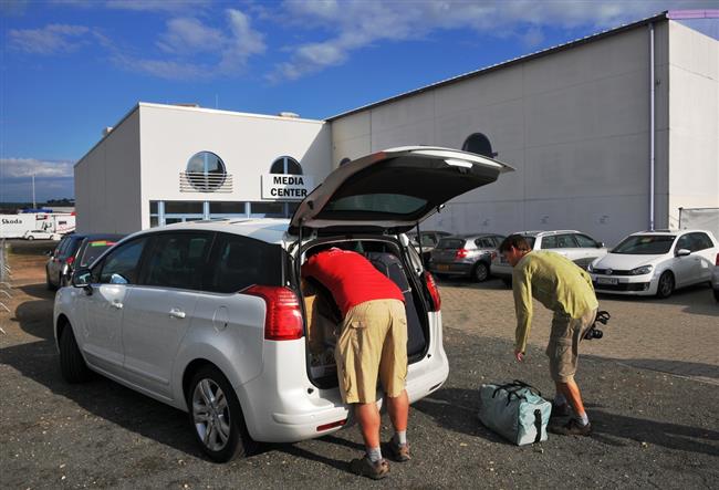 Krtk test luxusnho  vozu Peugeot 5008: Obrovsk benznorout!