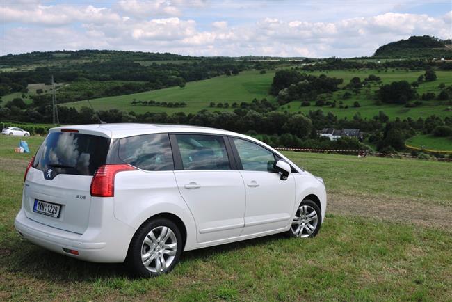 Krátký test luxusního  vozu Peugeot 5008: Obrovský benzínožrout!