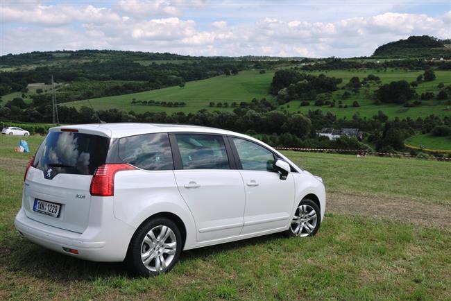 Krtk test luxusnho  vozu Peugeot 5008: Obrovsk benznorout!