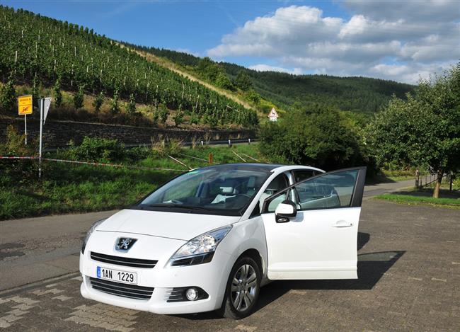 Krátký test luxusního  vozu Peugeot 5008: Obrovský benzínožrout!