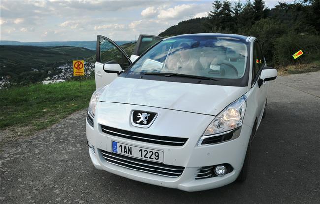 Krátký test luxusního  vozu Peugeot 5008: Obrovský benzínožrout!